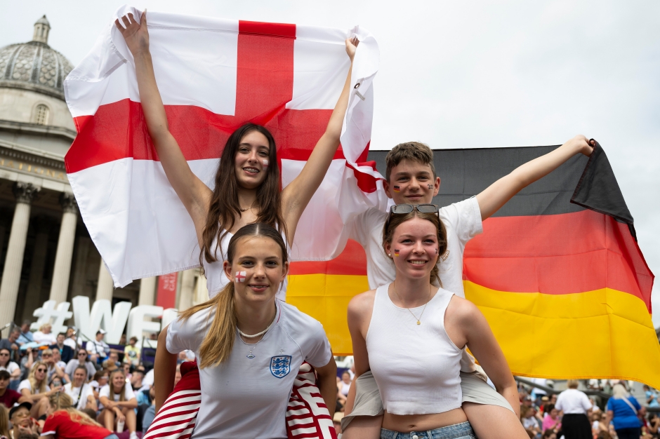 Fans aus Deutschland und Wales